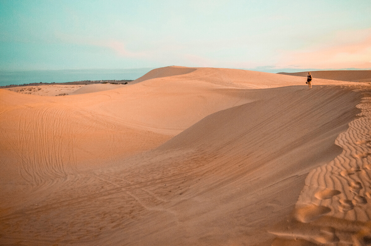 backpacking southeast asia - sand dunes