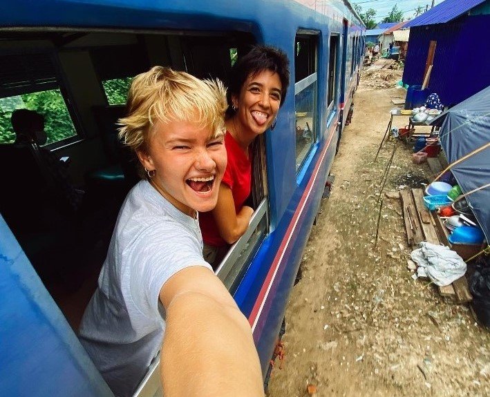 How to make friends while travelling as a Deaf solo traveller